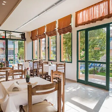 Oscar Aparthotel 3*
