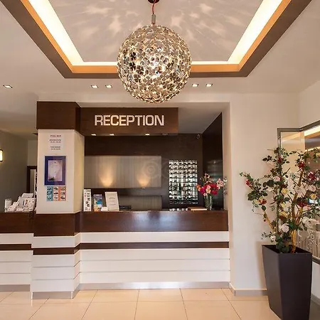 Oscar Apartahotel 3*